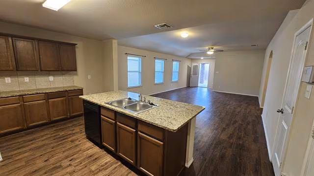 2117 Shady Glen Trail, Princeton, TX 75407 photo 3