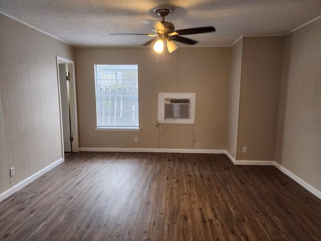 7101 Guadalupe St Austin, TX 78752 photo 3