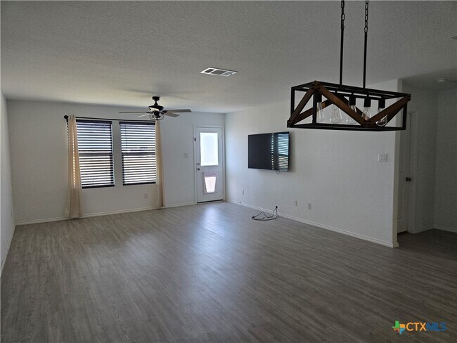 200 Pacific Waters Seguin, TX 78155 photo 4