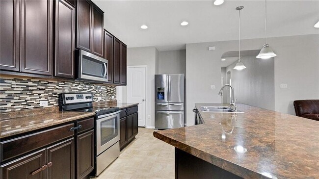 330 New Bridge Dr Kyle, TX 78640 photo 4