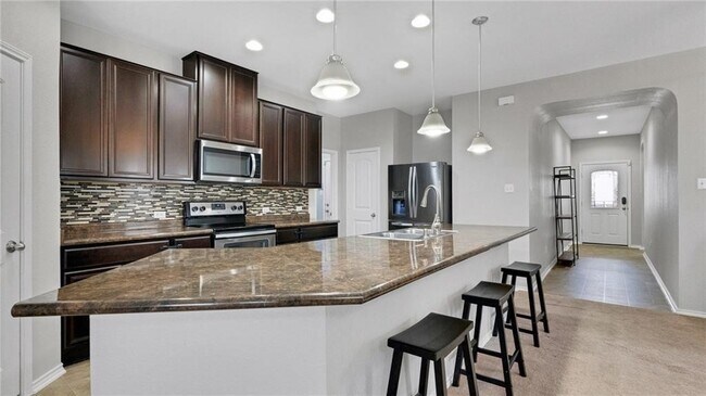 330 New Bridge Dr Kyle, TX 78640 photo 3