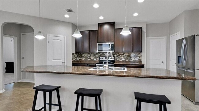 330 New Bridge Dr Kyle, TX 78640 photo 5
