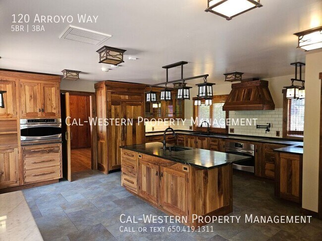 Stunning 5 Bed 3 Bath Naglee Park Home With Scenic Views photo 3