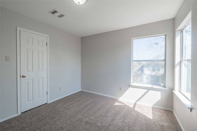 1011 Gazania Dr Pflugerville, TX 78660 photo 5