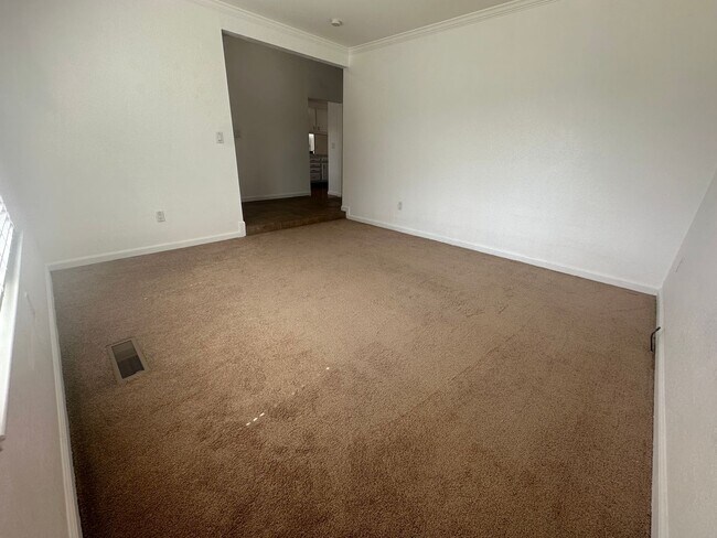 Lovely 3 Bed, 2 Bath in Pittsburg photo 4