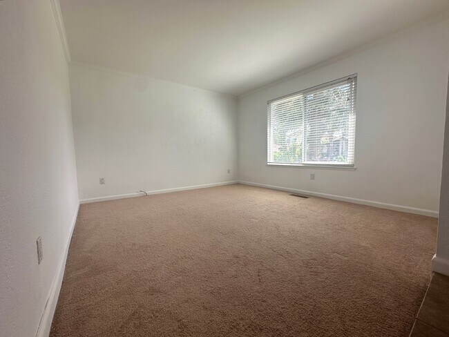 Lovely 3 Bed, 2 Bath in Pittsburg photo 3