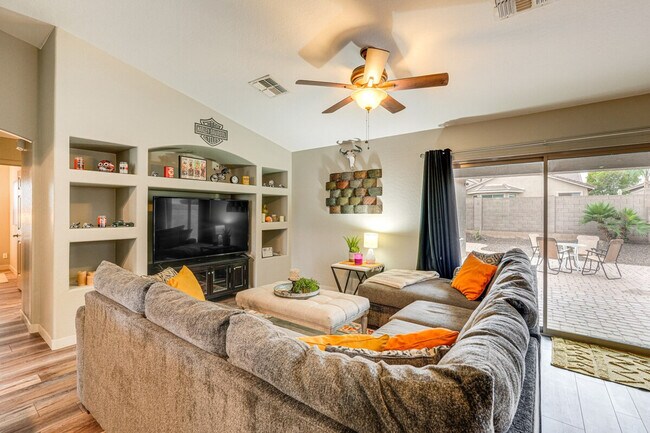 2125 W Goldmine Mountain Dr San Tan Valley, AZ 85142 photo 5