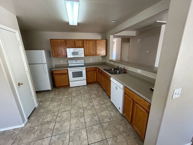 16152 W Calavar Rd photo 2