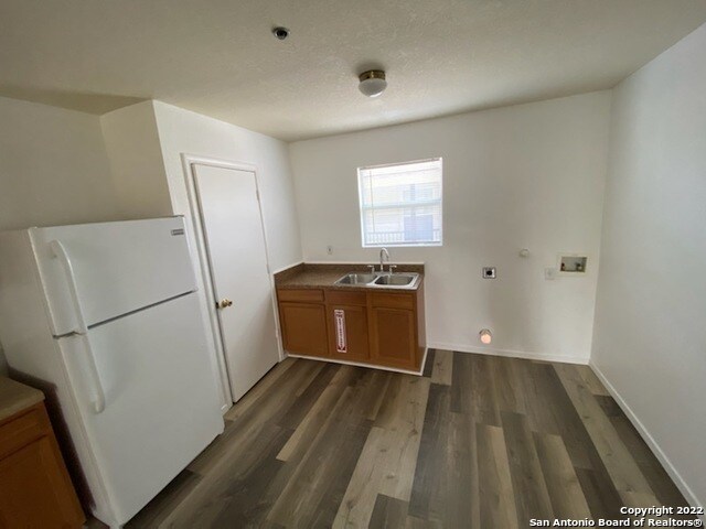 930 Drury Ln San Antonio, TX 78221 photo 5