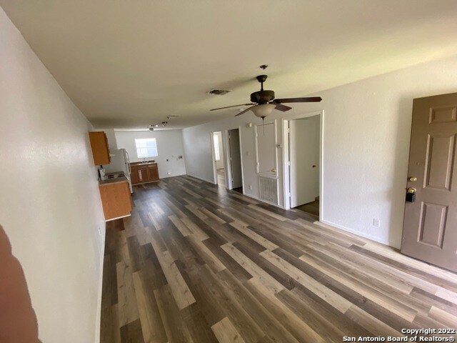 930 Drury Ln San Antonio, TX 78221 photo 4