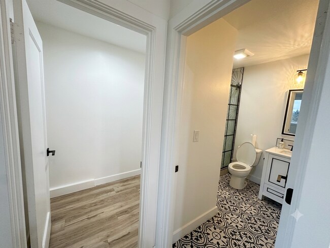 1464 55th Ave Oakland, CA 94621 photo 3