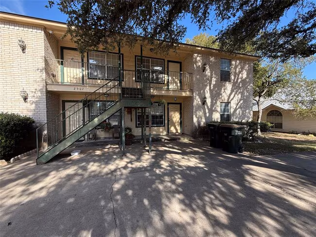 2907 Whisper Oaks Ln Georgetown, TX 78628 photo 2