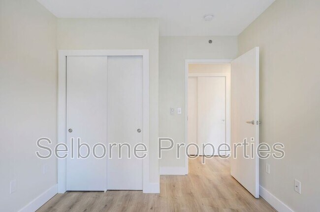 1401 Jackson St Oakland, CA 94612 photo 4