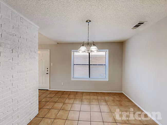5412 Boxelder Dr Arlington, TX 76018 photo 4