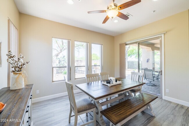 12368 W Hedge Hog Pl Peoria, AZ 85383 photo 5