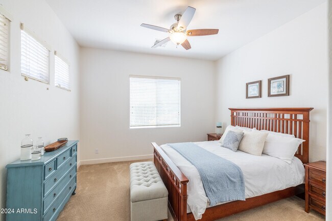 12368 W Hedge Hog Pl Peoria, AZ 85383 photo 4