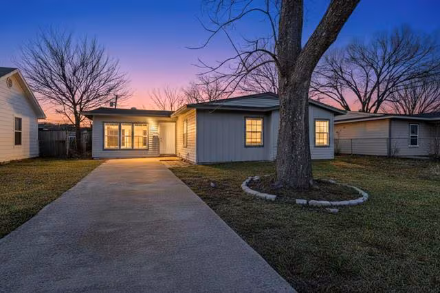 2321 Blyth Dr Dallas, TX 75228 photo 2