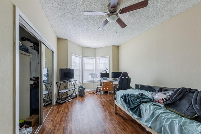 915 W 23rd St Austin, TX 78705 photo 5
