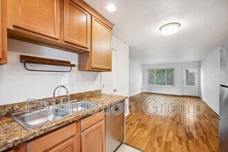 118 12th Ave E Seattle, WA 98102 photo 3