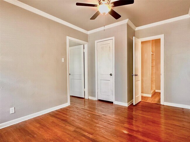 204 E 30th St Austin, TX 78705 photo 5