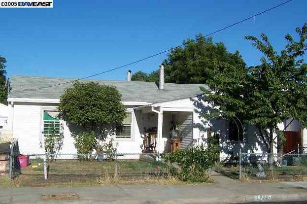 1924 Deodar Ave photo 3