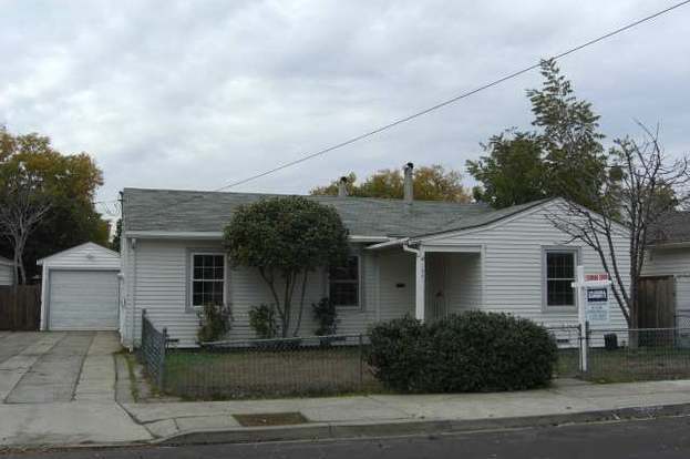 1924 Deodar Ave photo 2