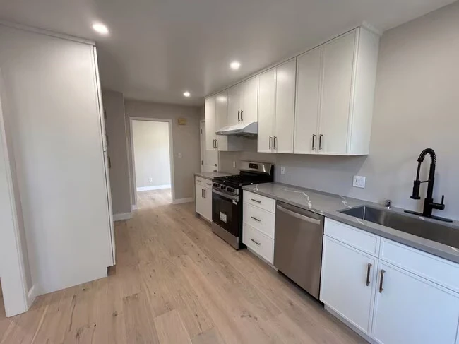 1534 Fernside St Redwood City, CA 94061 photo 5