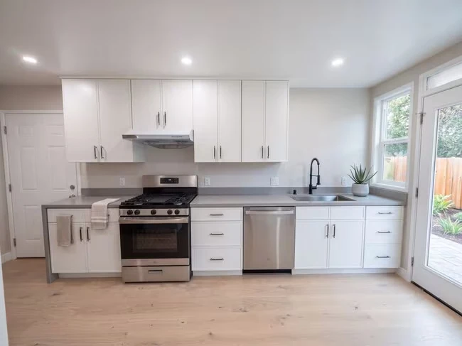 1534 Fernside St Redwood City, CA 94061 photo 3