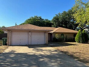 733 Toni Drive, Hurst, TX 76054 photo 3
