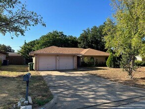 733 Toni Drive, Hurst, TX 76054 photo 2