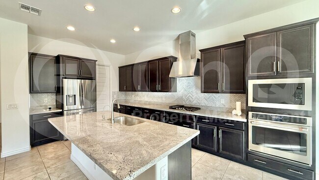 3305 E Cashman Dr Phoenix, AZ 85050 photo 4