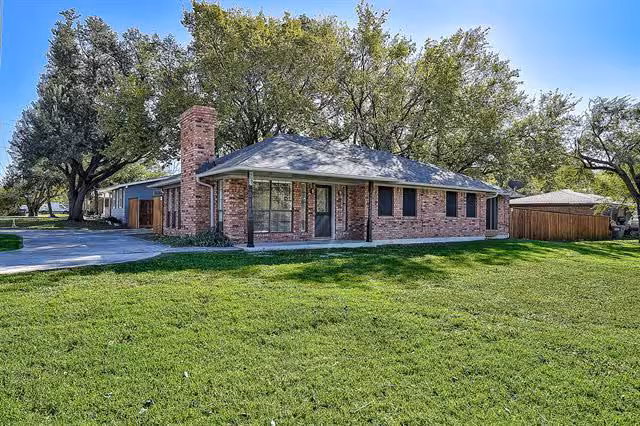 720 Lakeshore Drive, Little Elm, TX 75068 photo 3