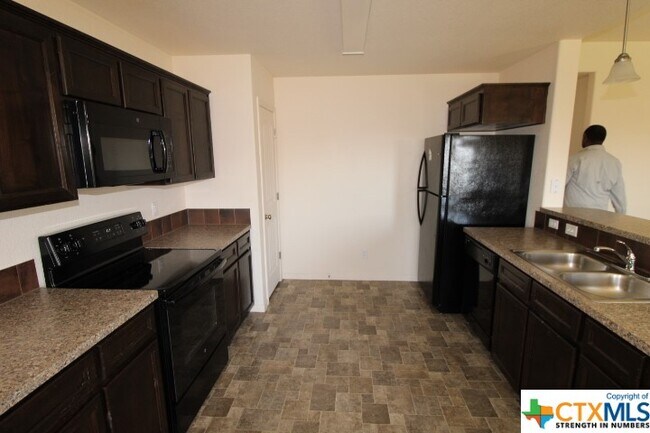 4506 Colonel Dr Killeen, TX 76549 photo 3