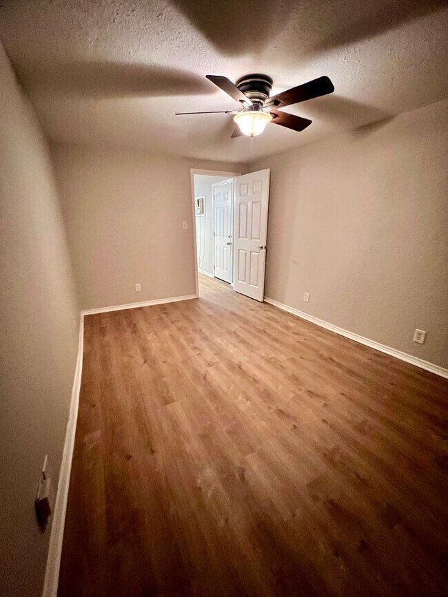 123 Harwood Dr San Antonio, TX 78213 photo 5