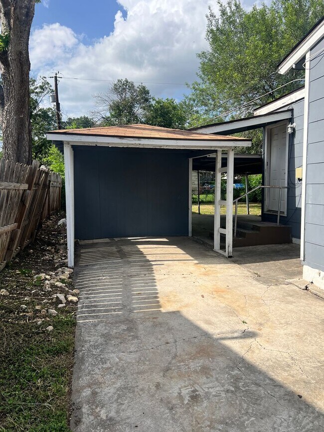 123 Harwood Dr San Antonio, TX 78213 photo 2