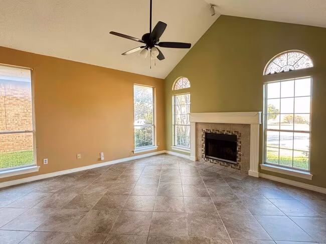 2108 Arbor Creek Dr Carrollton, TX 75010 photo 4