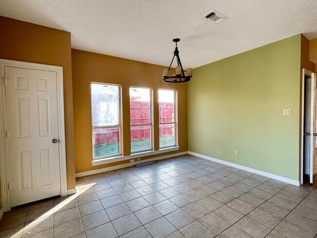 2108 Arbor Creek Dr Carrollton, TX 75010 photo 3