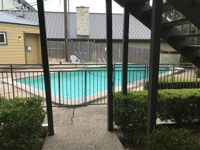 1000 W 26th St Austin, TX 78705 photo 4