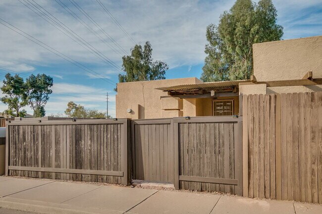 460 N 64th Pl Mesa, AZ 85205