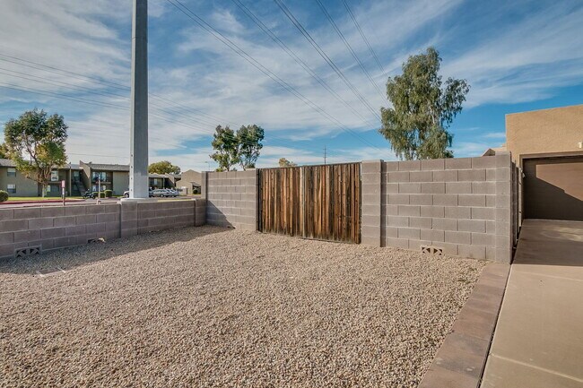 460 N 64th Pl Mesa, AZ 85205 photo 3
