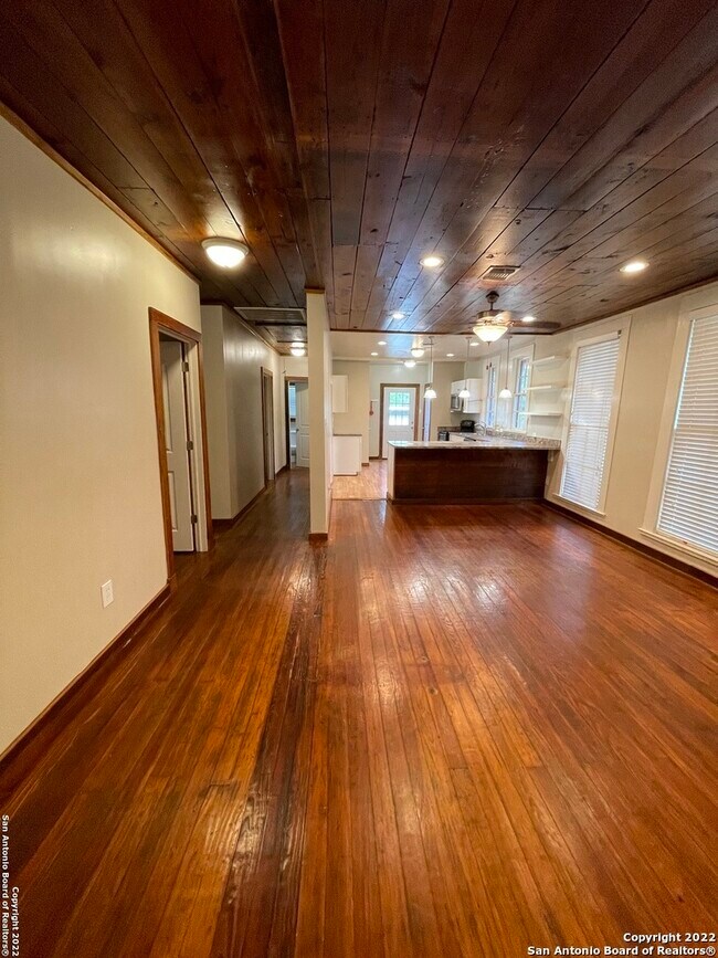 1207 Westgate Ln San Antonio, TX 78209 photo 4