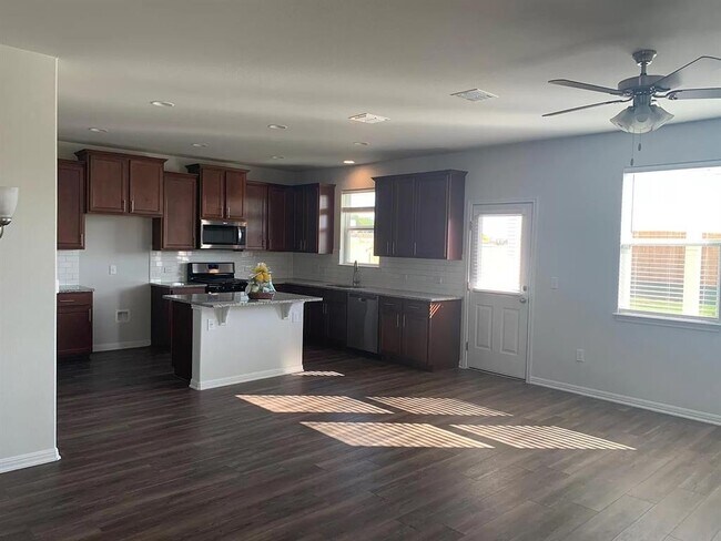 6325 Mary Lewis Dr Austin, TX 78747 photo 2