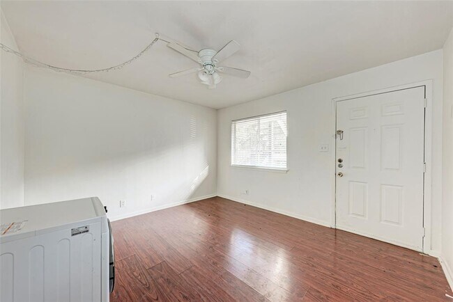1010 W 23rd St Austin, TX 78705 photo 4