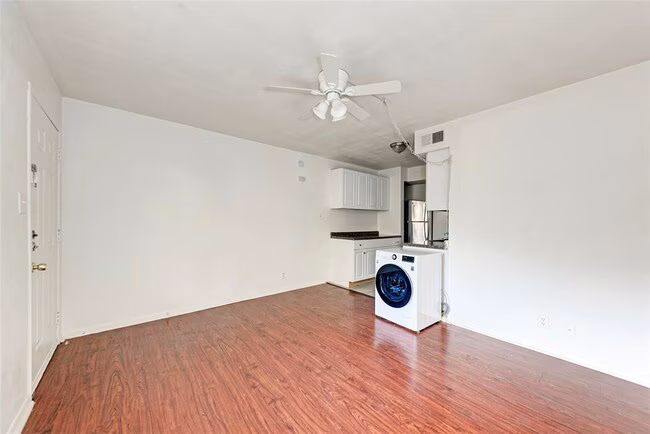 1010 W 23rd St Austin, TX 78705 photo 2