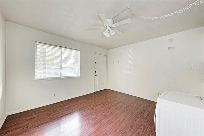 1010 W 23rd St Austin, TX 78705 photo 3