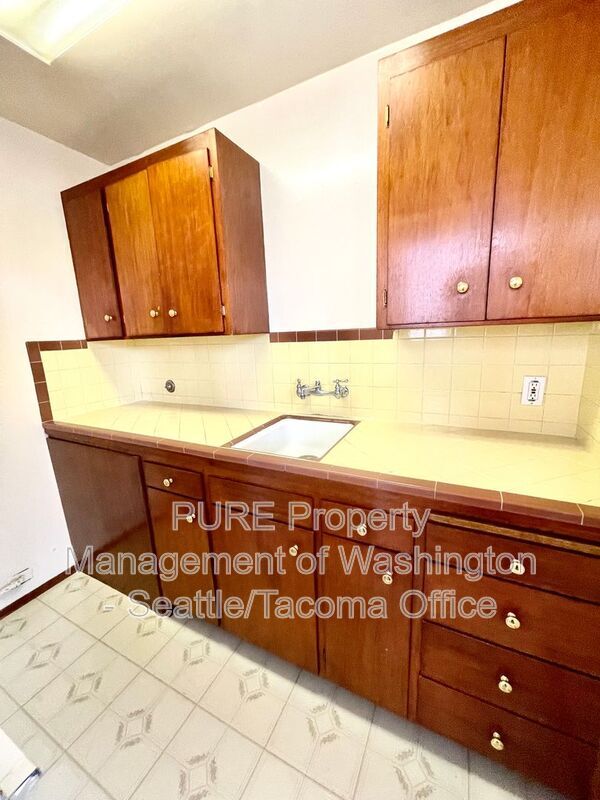 1212 N 49th St Seattle, WA 98103 photo 5