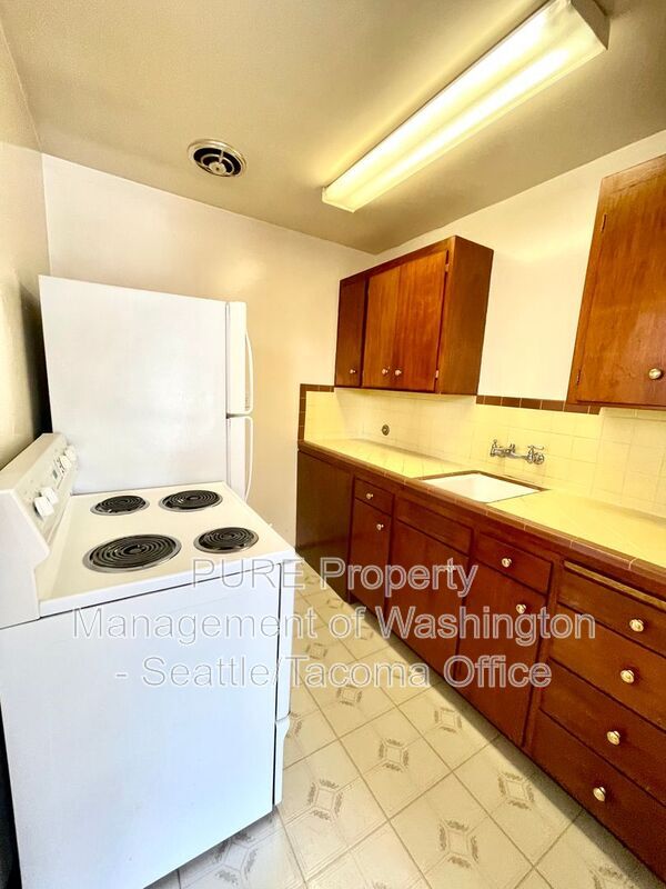 1212 N 49th St Seattle, WA 98103 photo 4
