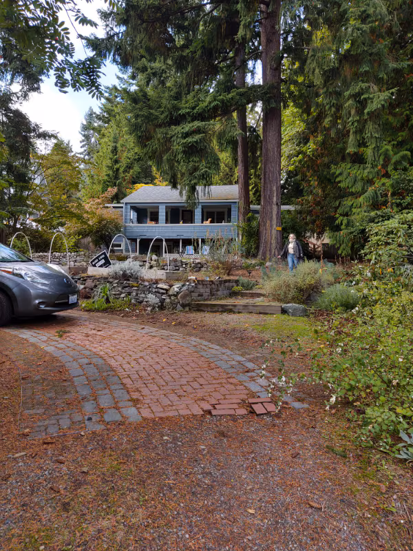 9727 Lake Shore Blvd NE Seattle, WA 98115 photo 3