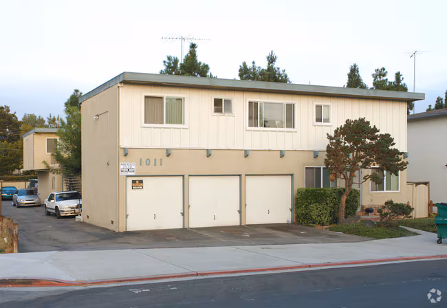 Arcadia Apartments photo 2