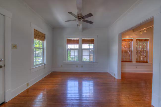 300 W 37th St Austin, TX 78705 photo 3